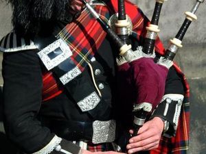 Supporting image for story: Shropshire piper's tribute to captured Highland men