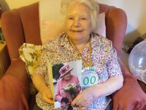 Supporting image for story: 100-year-old Win's bostin' birthday bash