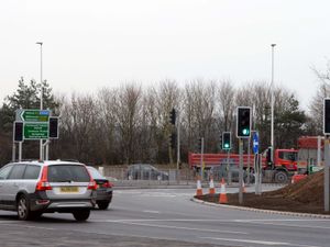 Supporting image for story: Warning of temporary lights at Shrewsbury roundabout for 'few weeks' after rush hour gridlock