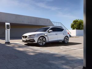 Supporting image for story: New Seat Leon plug-in hybrid goes on sale from £30,970