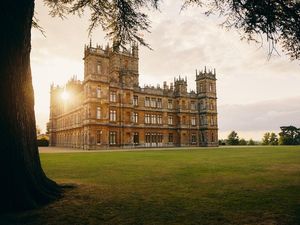 Supporting image for story: Live like a lord as Downton Abbey stately home joins Airbnb