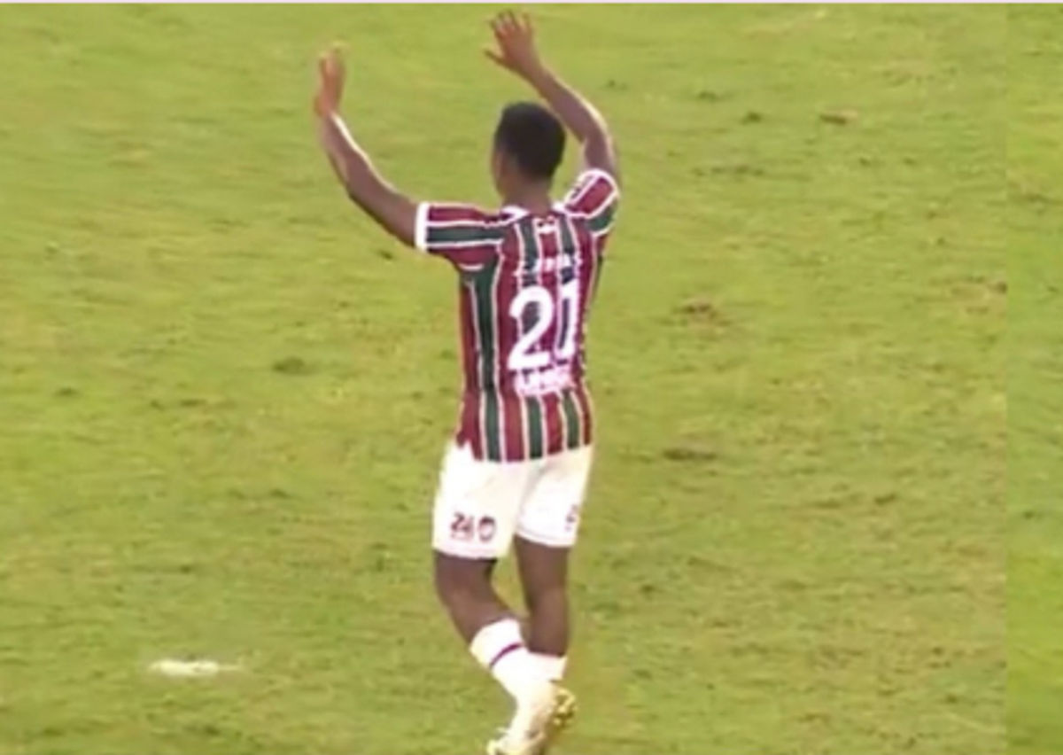WATCH: Wolves-bound Jhon Arias says goodbye to the Fluminense fans