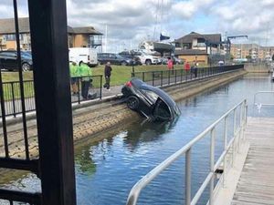 Supporting image for story: BMW M4 ends up underwater after crashing into marina