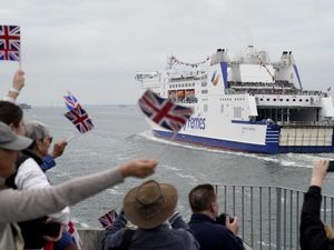 Supporting image for story: Crowds cheer as D-Day veterans set sail for France