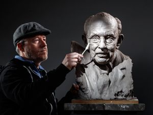 Supporting image for story: Sculptor to create ‘inspiring’ Captain Sir Tom Moore statue for hospital