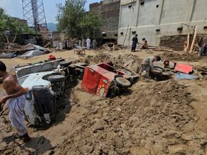 Supporting image for story: Pakistan expands rescue efforts after floods kill more than 200 in one district