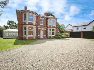 Supporting image for story: This six-bedroom detached house in a highly sought-after part of Kidderminster will set you back half a million pounds
