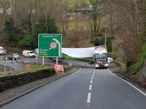 Supporting image for story: Traffic warning as wind turbine parts are delivered along A5