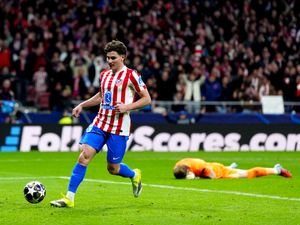 Supporting image for story: Antonin Kinsky has horror 17 minutes as Igor Tudor goalkeeper decision backfires