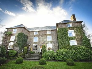 Supporting image for story: Dewsall Court, Hereford - travel review