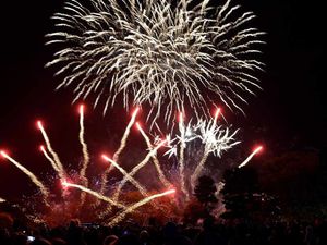 Supporting image for story: Where to watch fireworks displays and bonfires in the Black Country and Staffordshire
