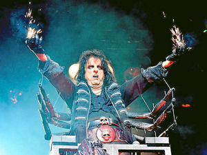 Supporting image for story: Alice Cooper urges his fans to dress to excess in Wolverhampton