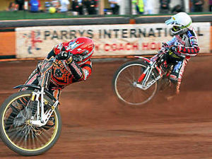 Supporting image for story: Wolves storm to victory as Freddie Lindgren dominates