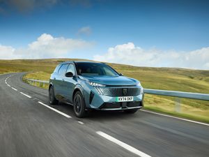 Supporting image for story: Peugeot’s E-3008 and E-5008 to get new performance variant
