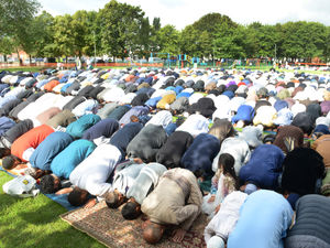 Supporting image for story: Eid al-Fitr: Muslims across region prepare to break fast