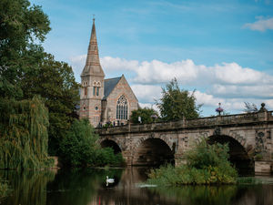Supporting image for story: Vegetation to be removed from landmark Shrewsbury bridge amid flooding fears