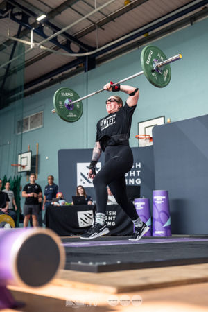 Adaptive athlete Abigail Wynn-Jones performing a one handed snatch