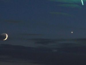 Supporting image for story: Photographer captures something rather unexpected while taking pictures of Venus