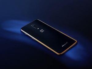 Supporting image for story: OnePlus unveils superfast charging 6T McLaren Edition phone