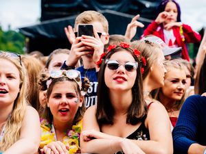 Supporting image for story: V Festival day two - Thousands party at Weston Park - with PICTURES and VIDEO