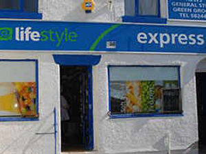 Supporting image for story: Armed robber in raid on shop