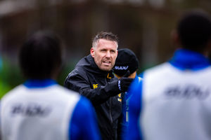 Rob Edwards gives out instructions to his players (Photo by Brett Patzke - WWFC/Wolves via Getty Images)