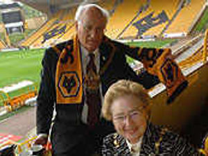 Supporting image for story: Mayors unite for big game