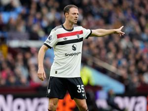 Supporting image for story: Jonny Evans insists Manchester United are battling to improve their fortunes