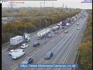 Supporting image for story: 60-minute delays as lorry 'stranded' on southbound M6 near Great Barr