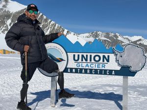 Supporting image for story: Veteran is first double above-knee amputee to summit highest continent peaks