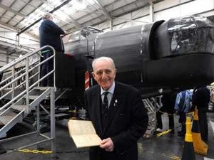 Supporting image for story: Shropshire war hero dies, aged 91
