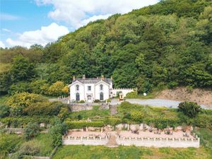 Supporting image for story: £1.1m historic hotel with 'beauty treatment room' could be a place for your extended family