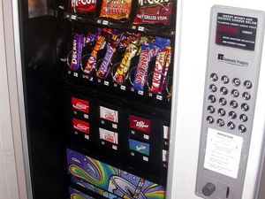 Supporting image for story: A guy got schooled for trying to use a faulty vending machine… twice