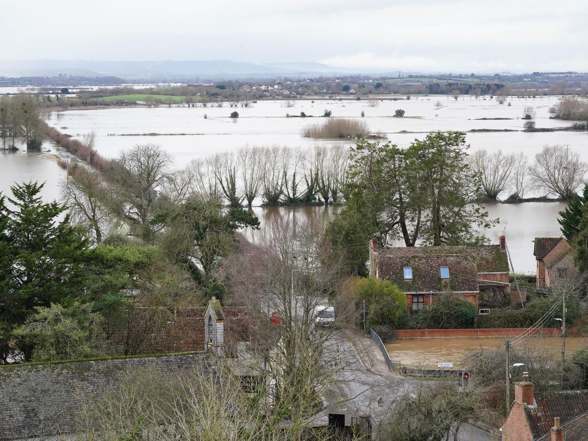 Motorists warned of icy roads as temperatures plunge Motorists warned of icy roads as temperatures plunge