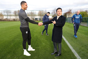 Jake Livermore of West Bromwich Albion and  Guochuan Lai Owner (Photo by Adam Fradgley/West Bromwich Albion FC via Getty Images).