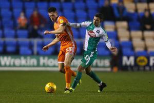 James Bolton of Shrewsbury Town and Ruben Lameiras of Plymouth Argyle. (AMA)