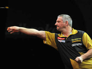 Supporting image for story: Wayne Jones warms up for PDC Grand Slam