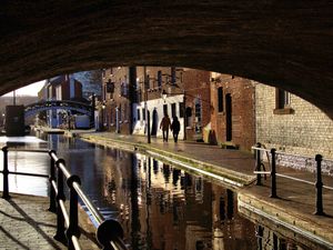 Supporting image for story: Man's body found in city centre canal