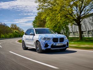 Supporting image for story: BMW commences testing of hydrogen vehicles on European roads
