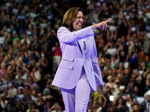 Supporting image for story: Harris echoes Trump vow to work to end taxes on tips for service employees