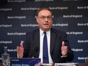 Supporting image for story: Interest rates rise to 4% but could be nearing peak as inflation ‘turns corner’