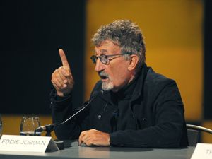 Eddie Jordan points his finger