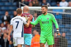Ben Foster of West Bromwich Albion celebrates the 4-2 win at the final whistle with James Morrison of West Bromwich Albion (AMA)