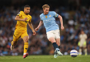 Kevin De Bruyne of Manchester City passes the ball under pressure from Joao Gomes (Photo by Carl Recine/Getty Images)