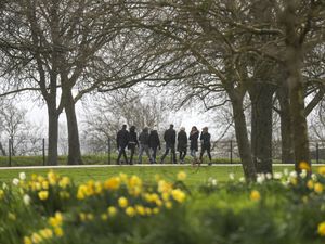 Supporting image for story: Temperatures expected to reach 24C in England as lockdown measures ease