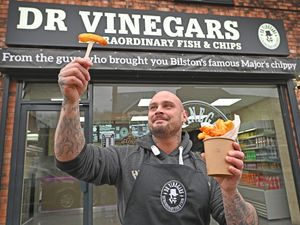 Supporting image for story: Black Country chippie turning back the clock to 1975 with offer to celebrate family opening Major's