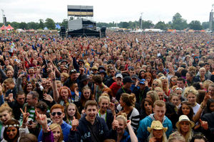 Thousands pack into Weston Park for V Festival