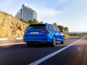 Supporting image for story: Skoda Octavia gets dynamic new SportLine model