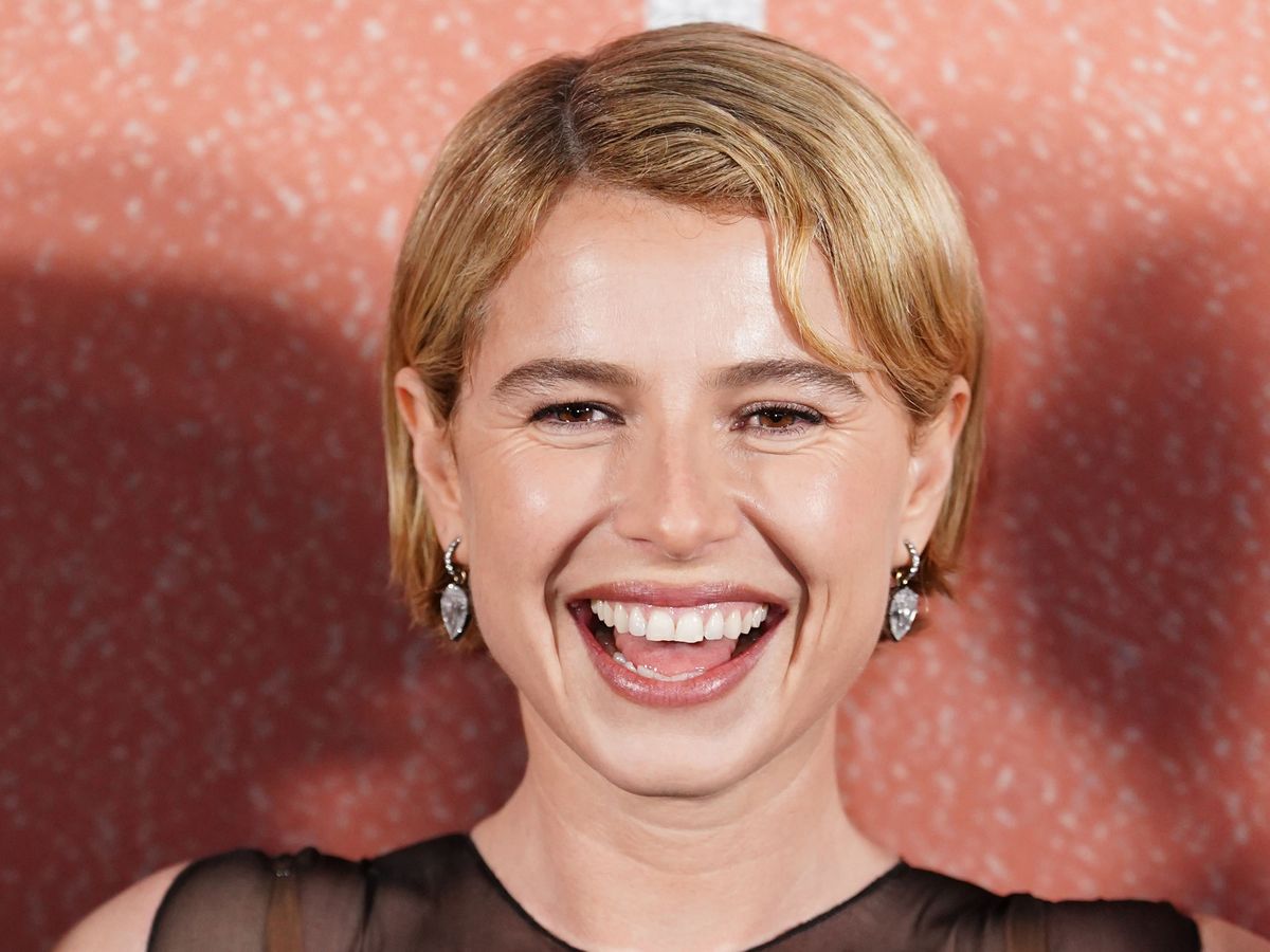 Jessie Buckley says she is &lsquo;lover of cats&rsquo; as actress clarifies earlier comments