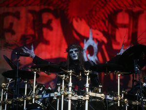Supporting image for story: Slipknot founding member Joey Jordison dies